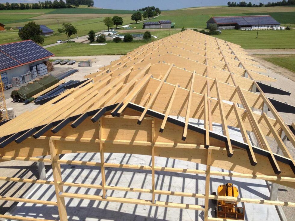 Nebengebäude Firmensitz mit Dachstuhl